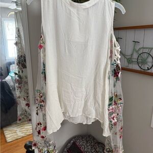 Sleeveless White Floral Embroidered Blouse